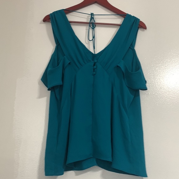 Sleeveless Express ruffle blouse - Picture 2 of 4
